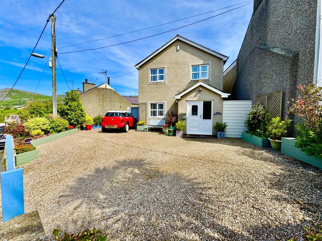 Main image of property: Y Maes, Nefyn, Pwllheli