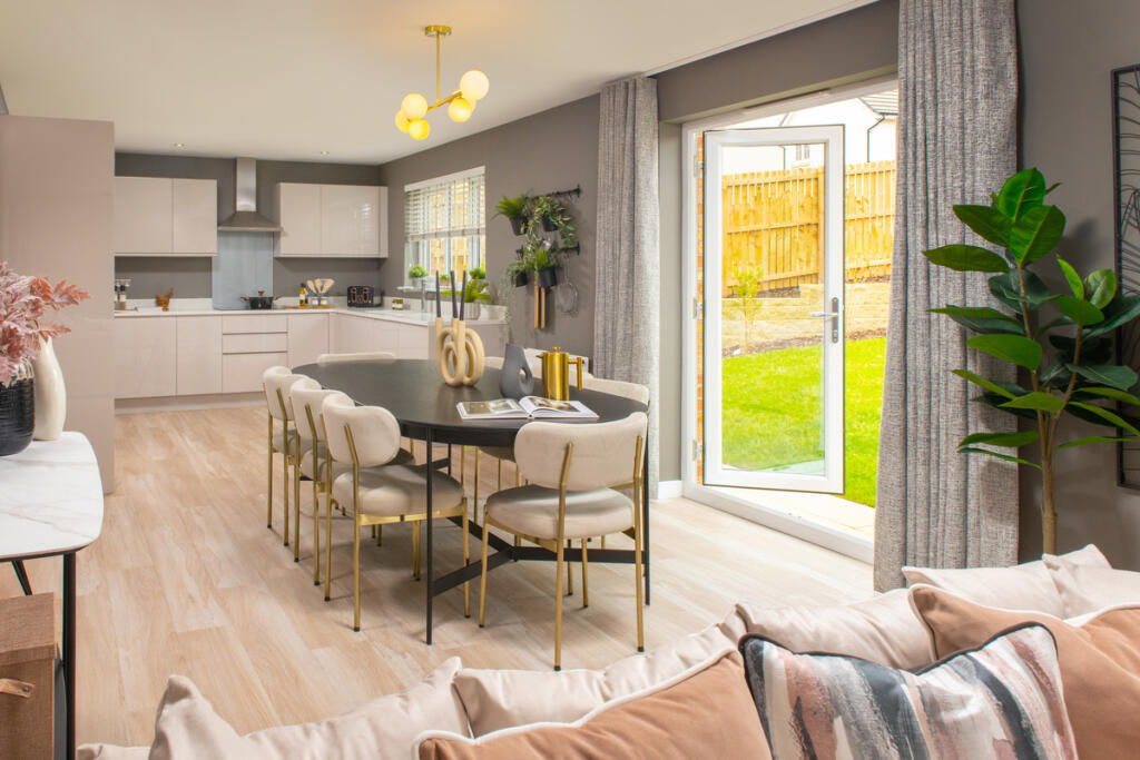 House in Glasgow, Glendale, Robroyston - More