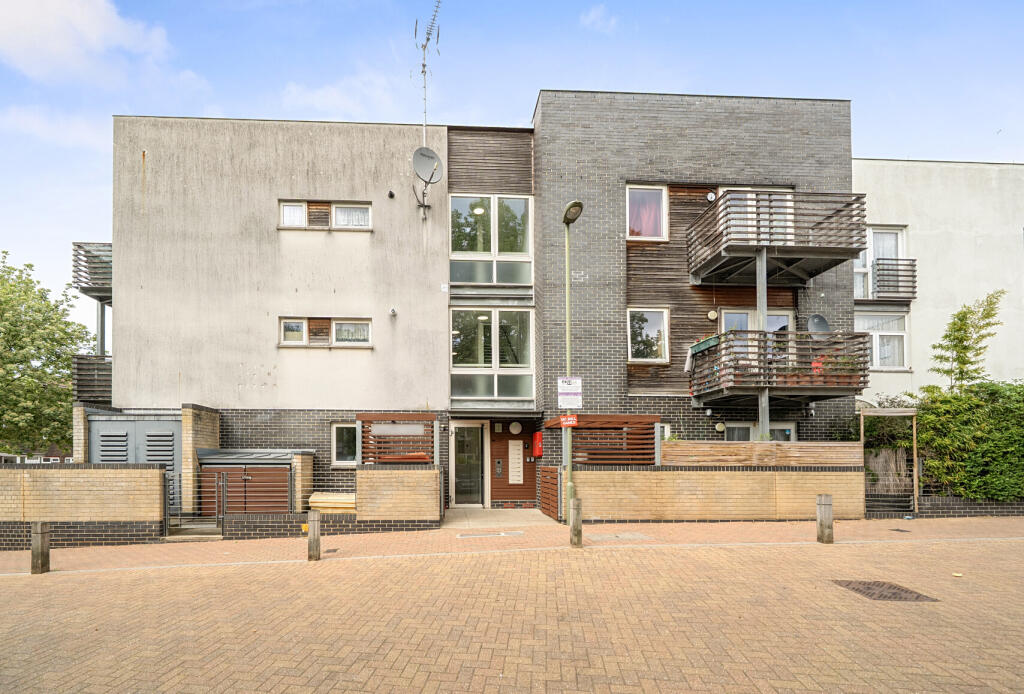 Apartment in London, Grahame Park, Colindale - View 2