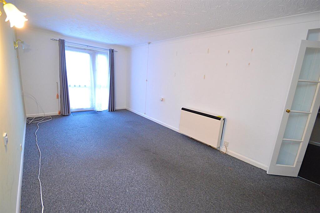 Apartment in Southend-on-Sea - View 4