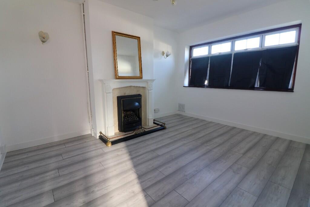 Hathaway Close, Luton, Bedfordshire, LU4 0HU photo 2