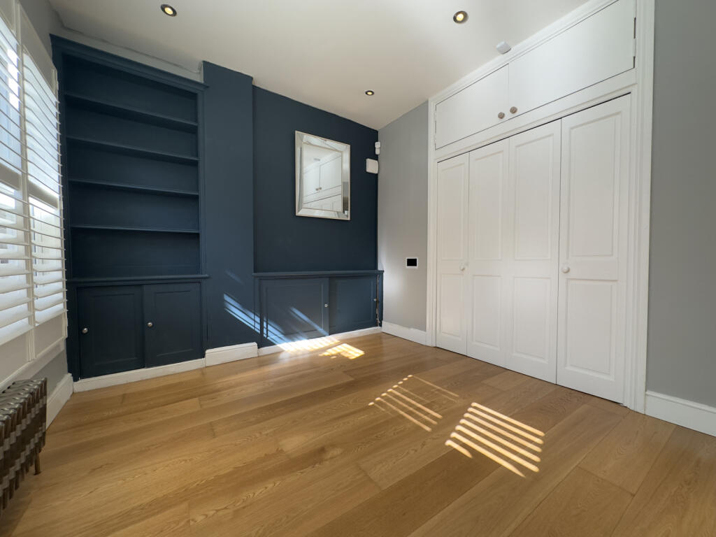Apartment in London - View 5