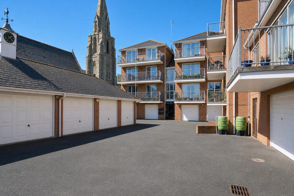 Main image of property: STUNNING PURPOSE BUILT APARTMENT * SHANKLIN