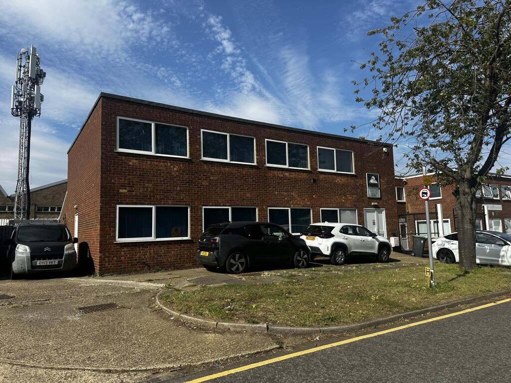 Main image of property: 16 Leyden Road, Stevenage, Hertfordshire, SG1 2BP