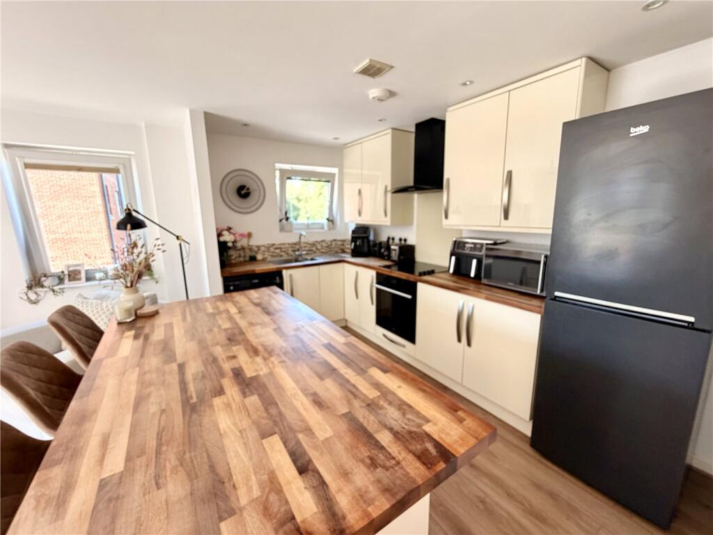 Apartment in Poole - View 3