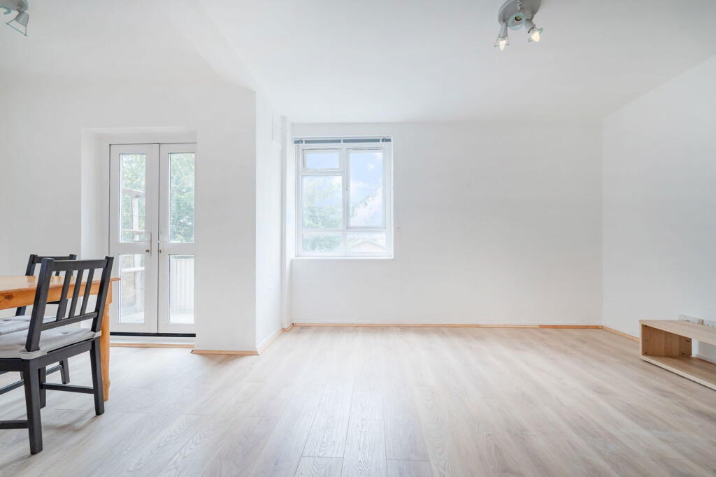 Main image of property: Leigham Court Road, London, SW16