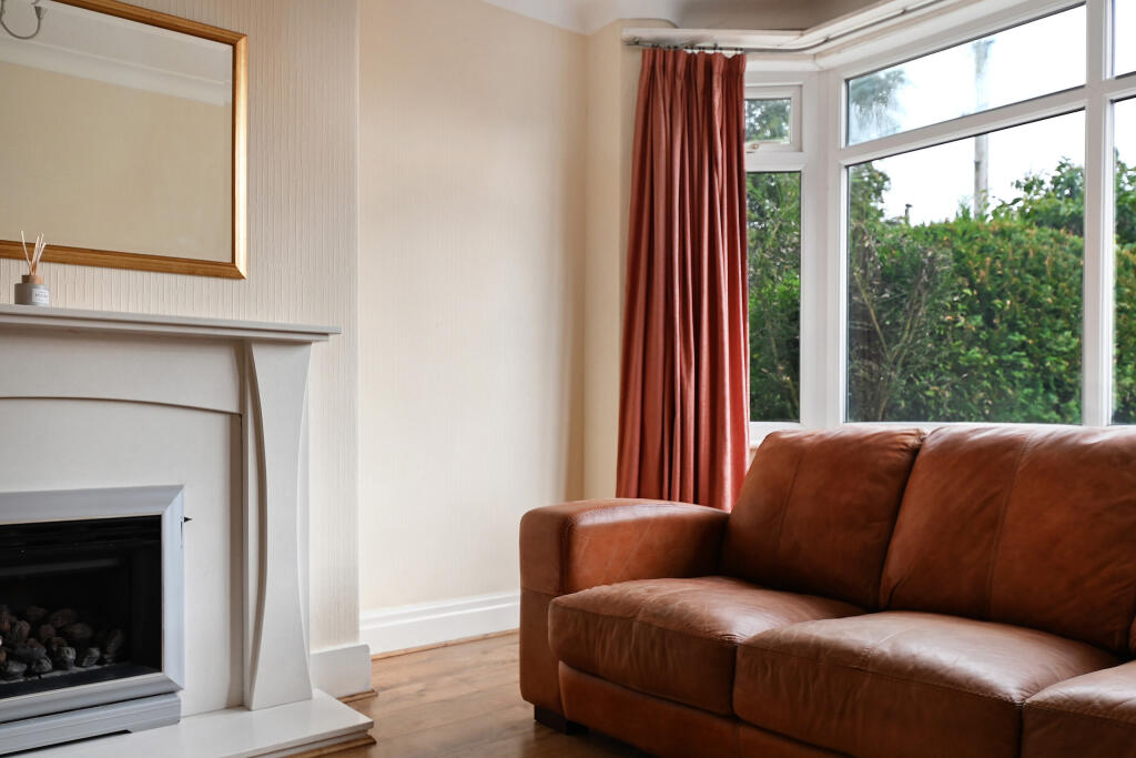 Buckstone Crescent, Alwoodley, LS17 photo 4