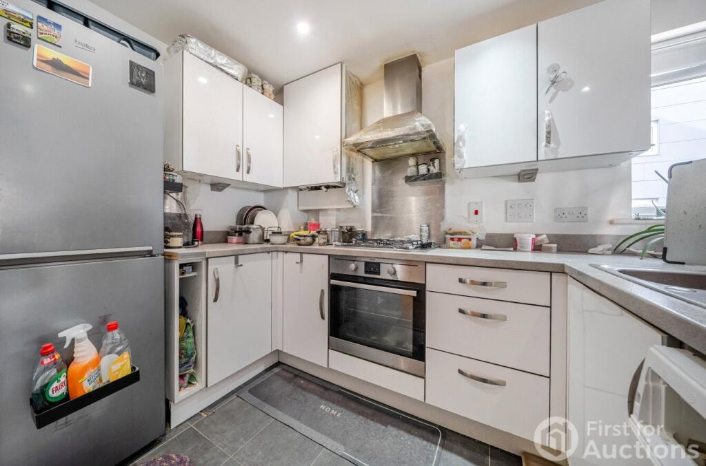 Apartment in Slough - View 5