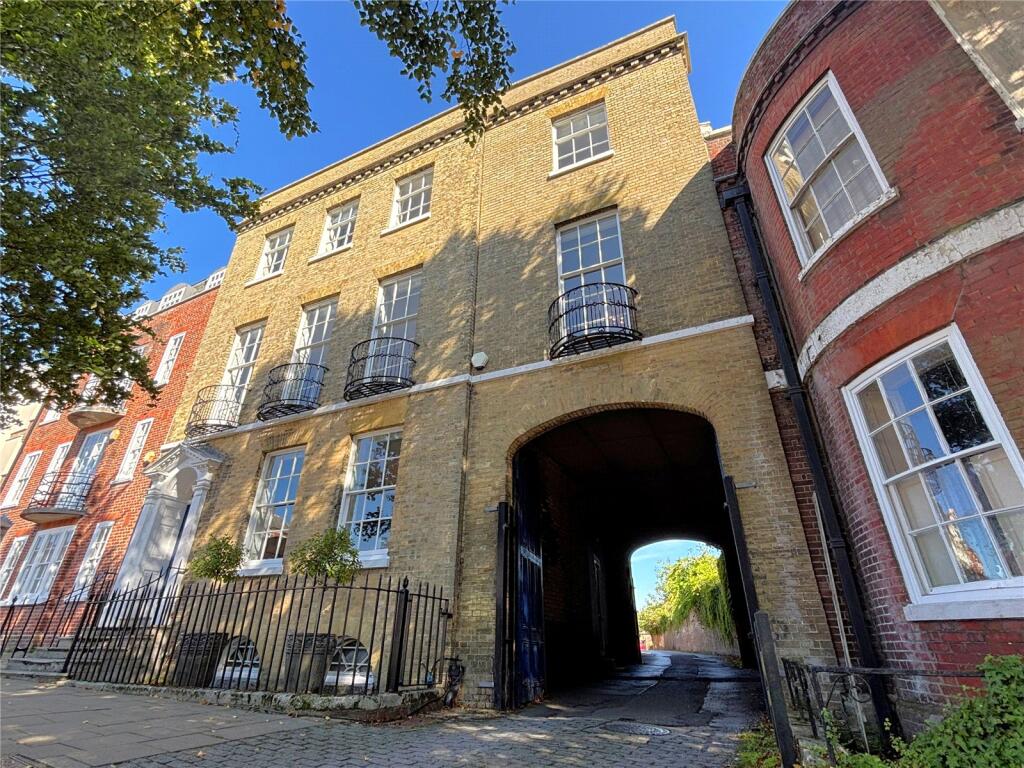 Main image of property: High Street, Fareham, Hampshire, PO16