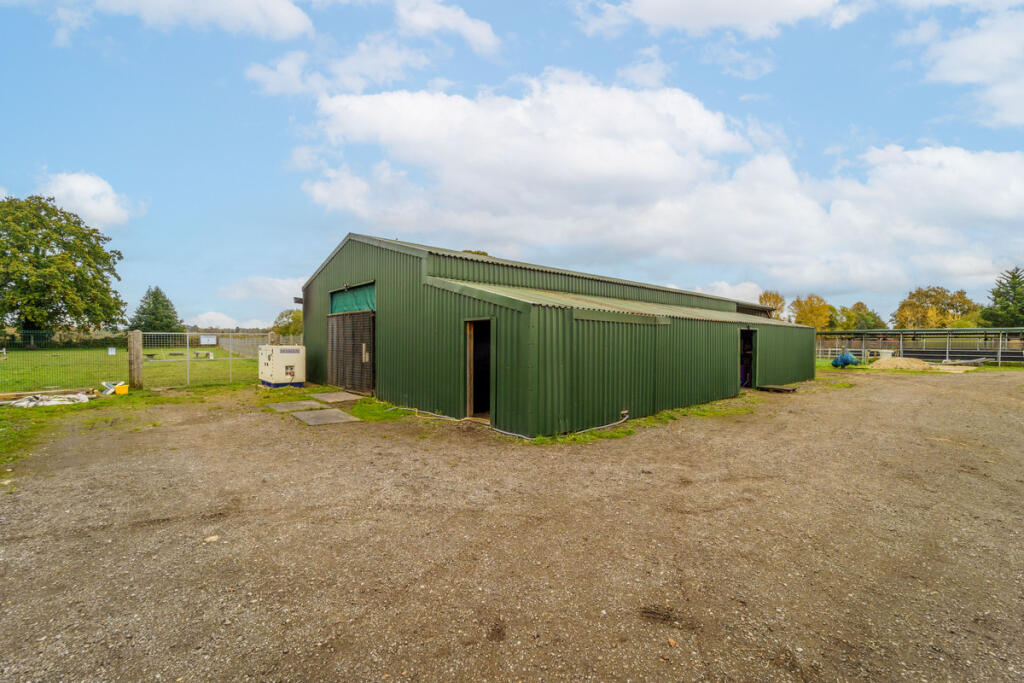Middlegreen Road, Langley, SL3 - More