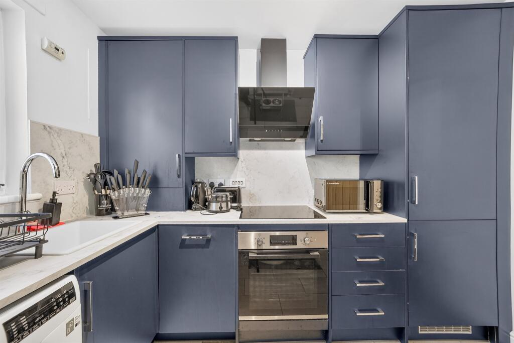 Apartment in Edinburgh, West Lothian - More