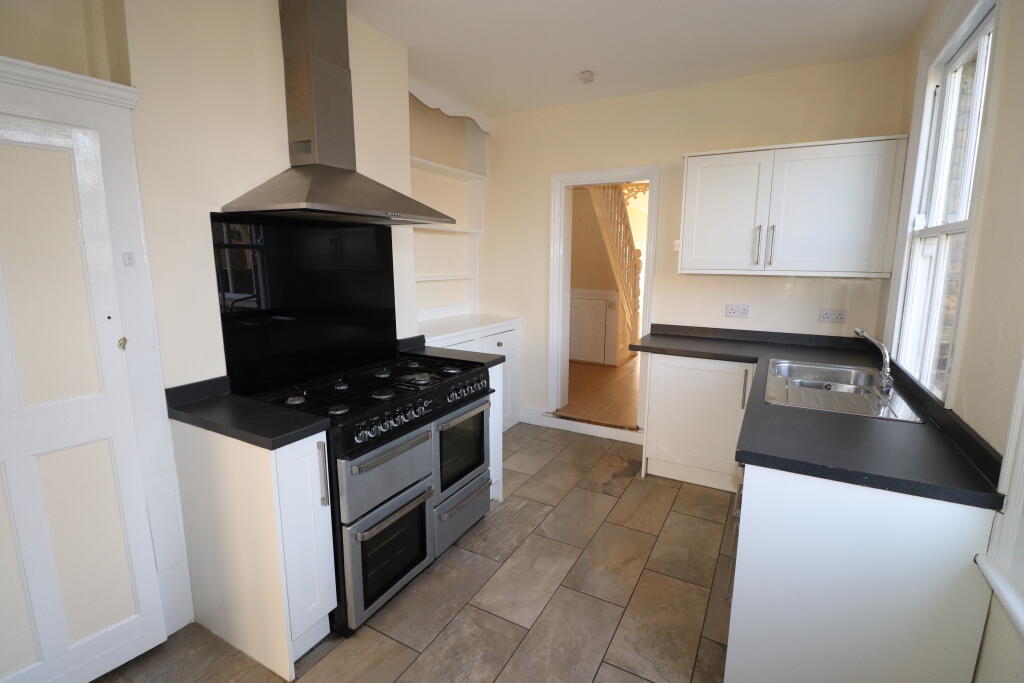House in Southend-on-Sea, Essex - More