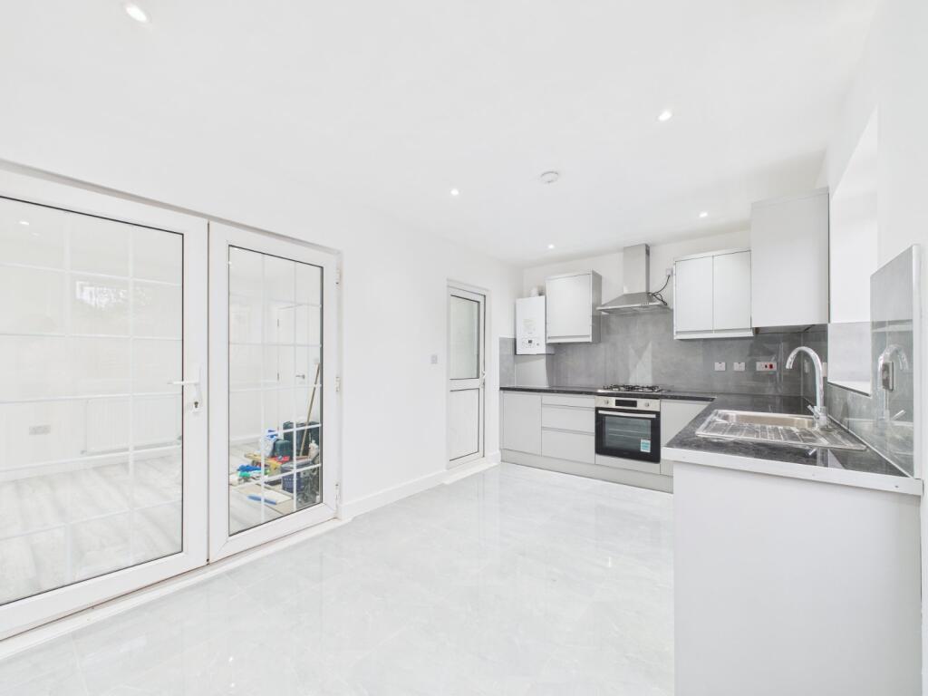 House in Romford - View 4