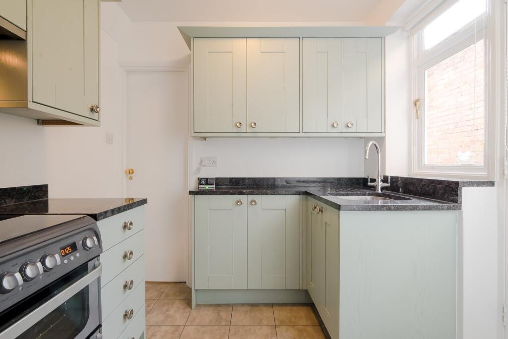 Castelnau Row photo 4