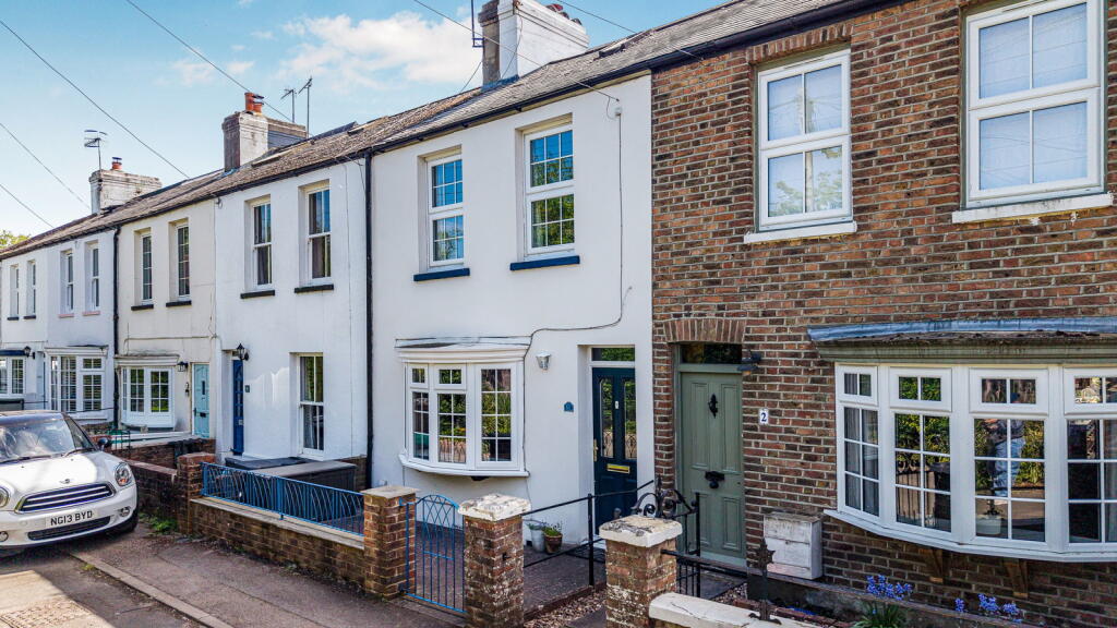 3-bed terraced on Mead Road, Edenbridge, TN8 5DD, £450,000