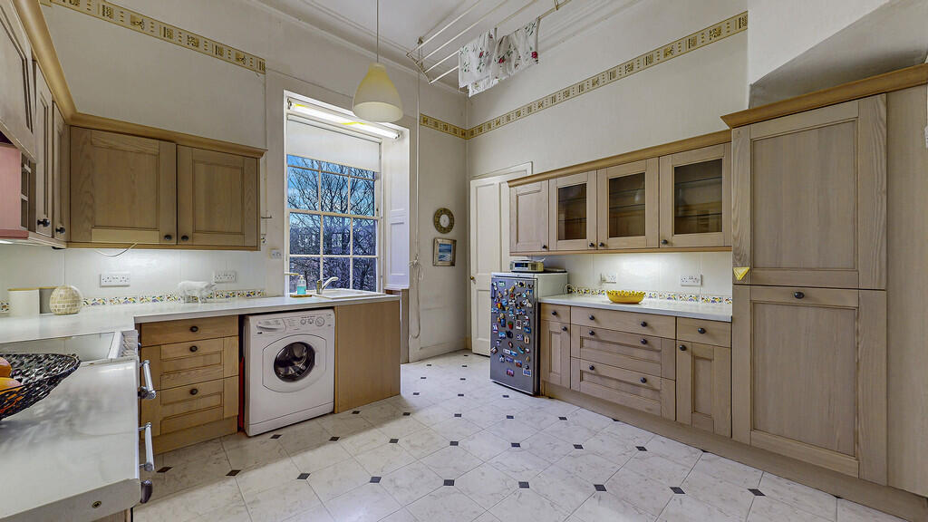 Lansdowne Crescent, Kelvinbridge - View 5