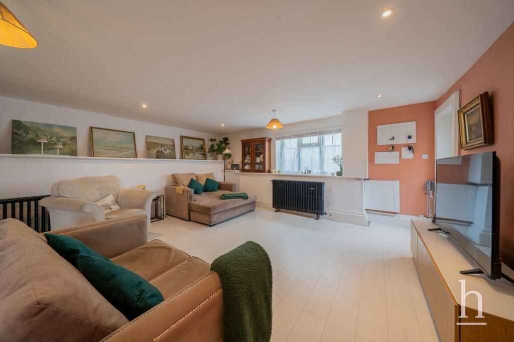 Black Horse Hill, West Kirby, CH48 photo 2