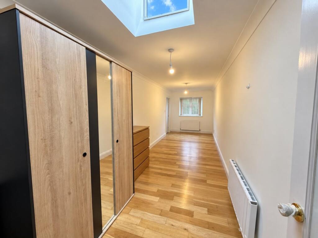 House in High Wycombe, Castlefield - View 4
