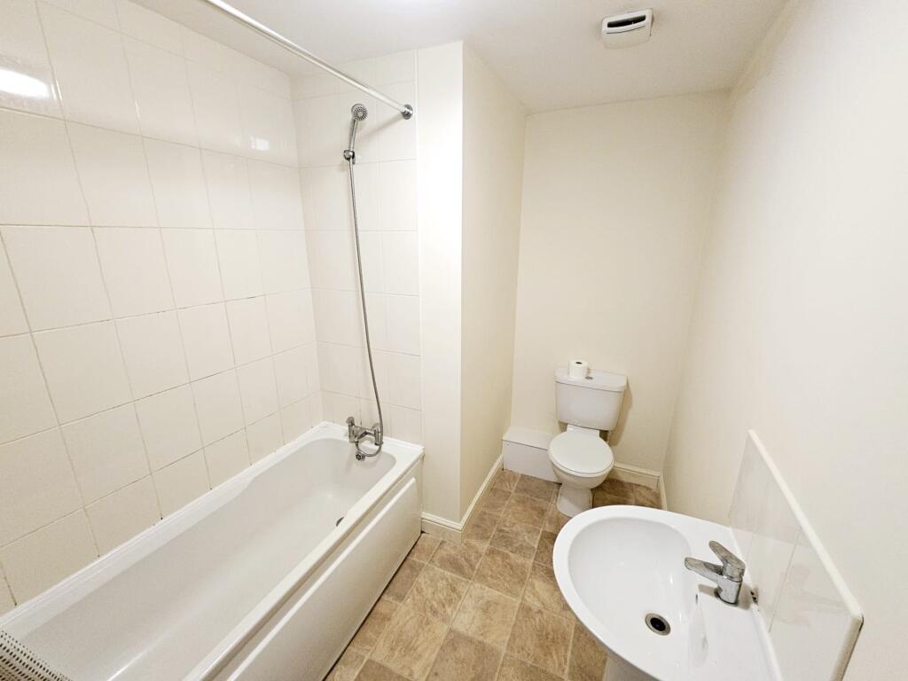 House in Scarborough, Falsgrave - More