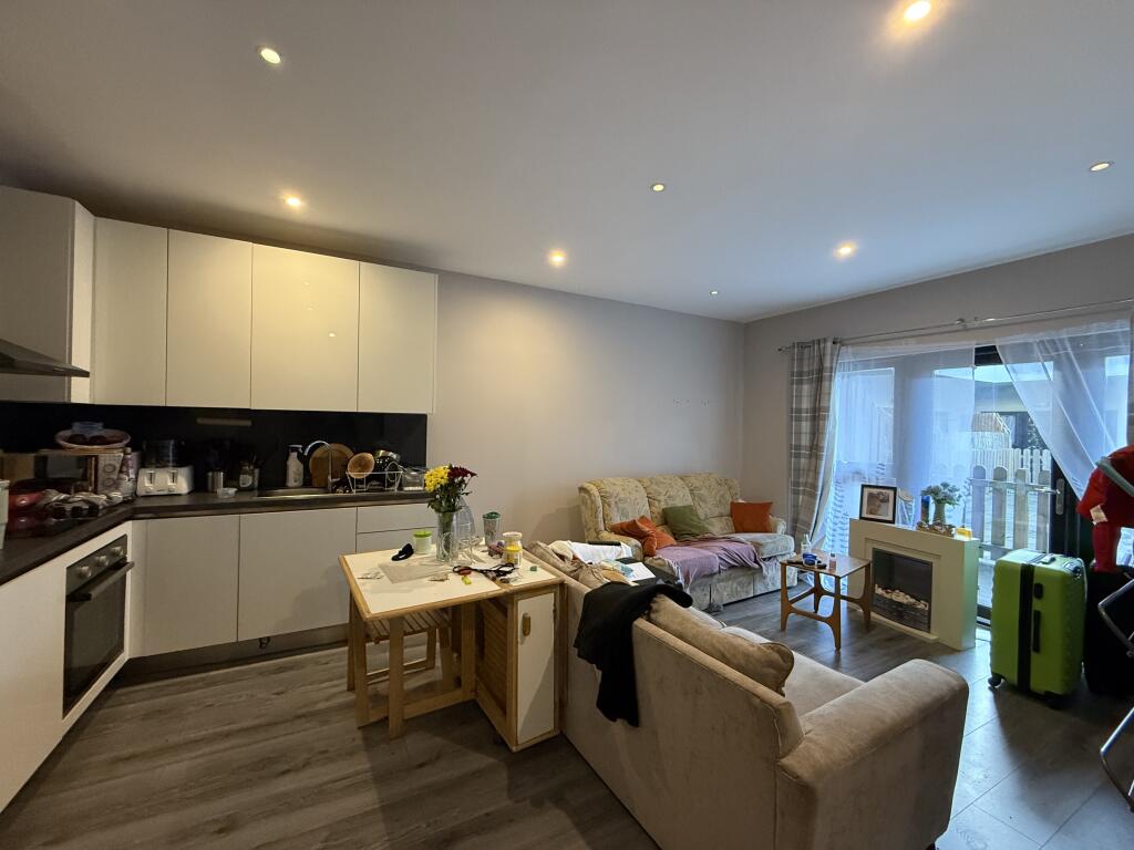 Apartment in Hemel Hempstead - View 2