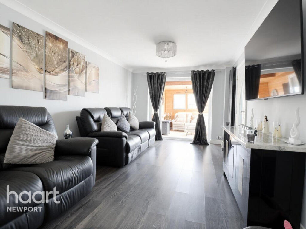 House in Newport - View 3