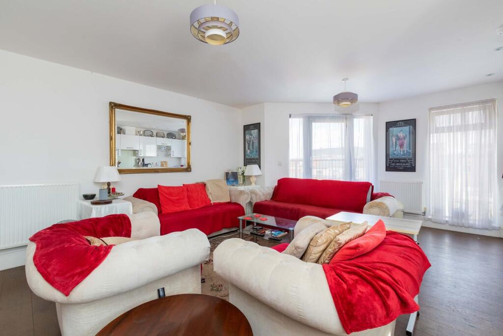 Apartment in Slough - View 4