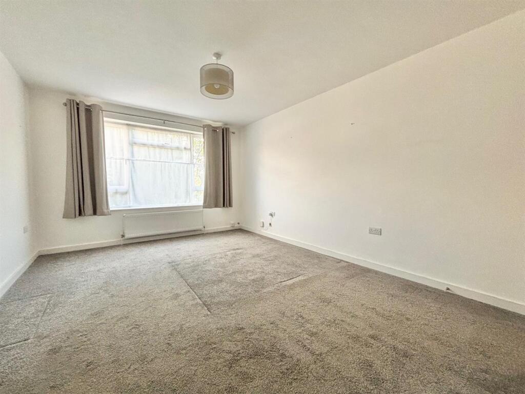 Apartment in Sevenoaks - More