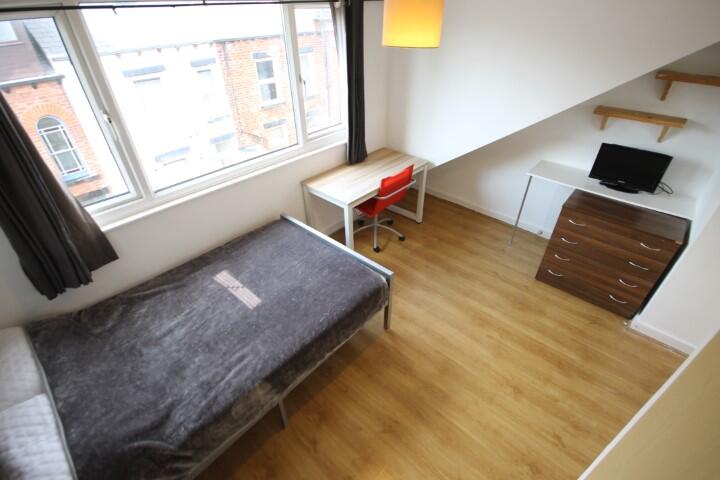 6 bedroom terraced house for rent