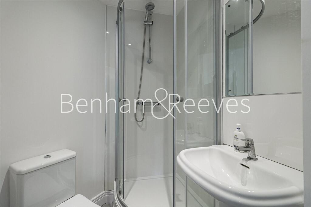 Apartment in London, Wards Wharf Approach, Silvertown - More