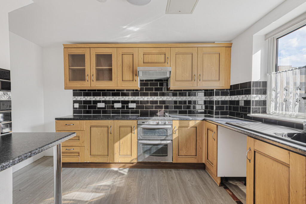 3-bed flat on McLeod Road, Abbey Wood, SE2 0BS, £280,000