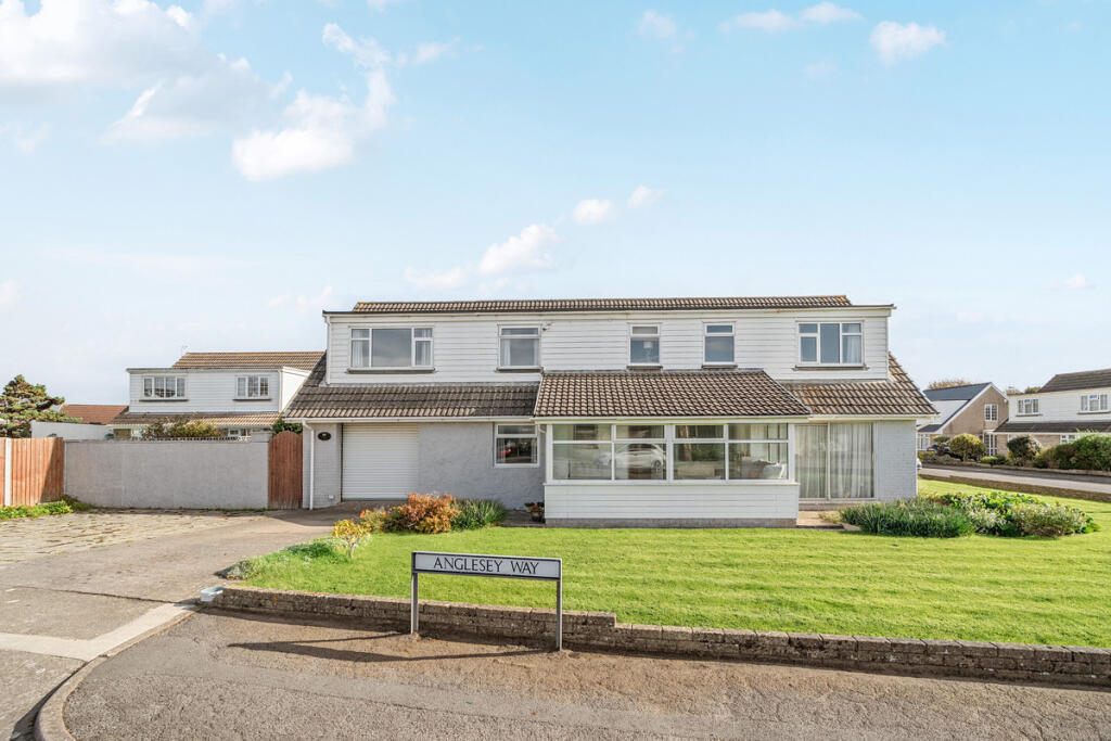 4-bed detached on Anglesey Way, Porthcrawl, CF36 3, £560,000