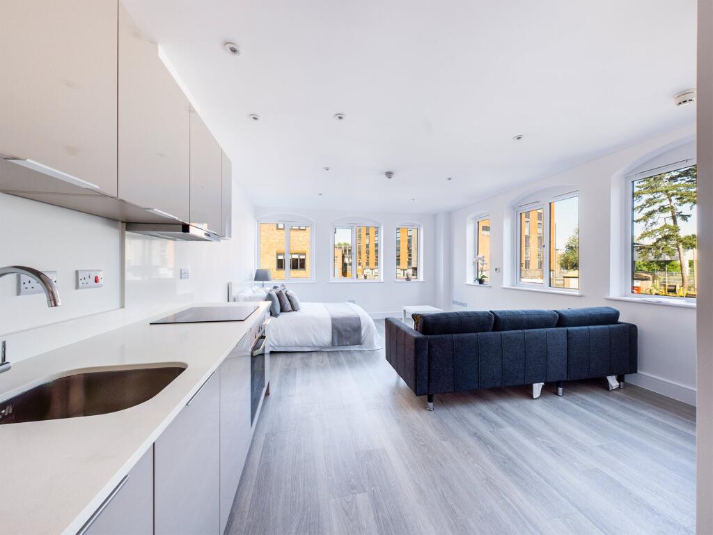 Apartment in Horsham, New Town - View 3