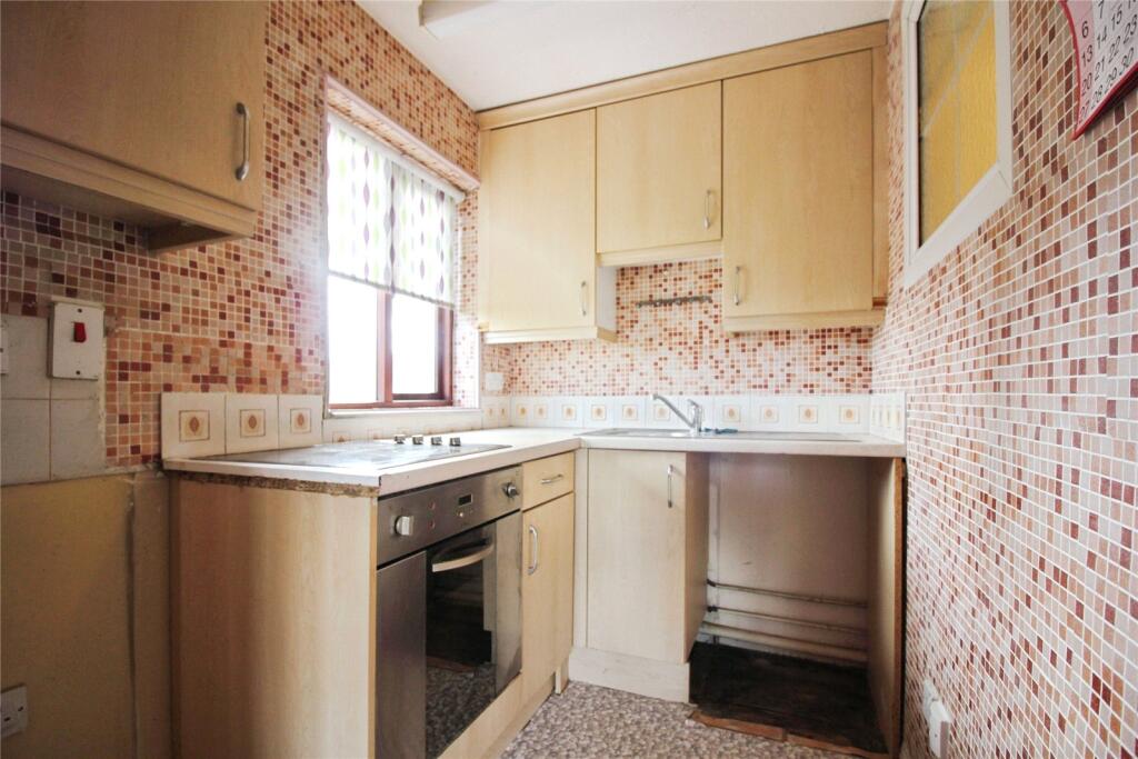 Rowe Court, Grovelands Road, RG30 photo 3