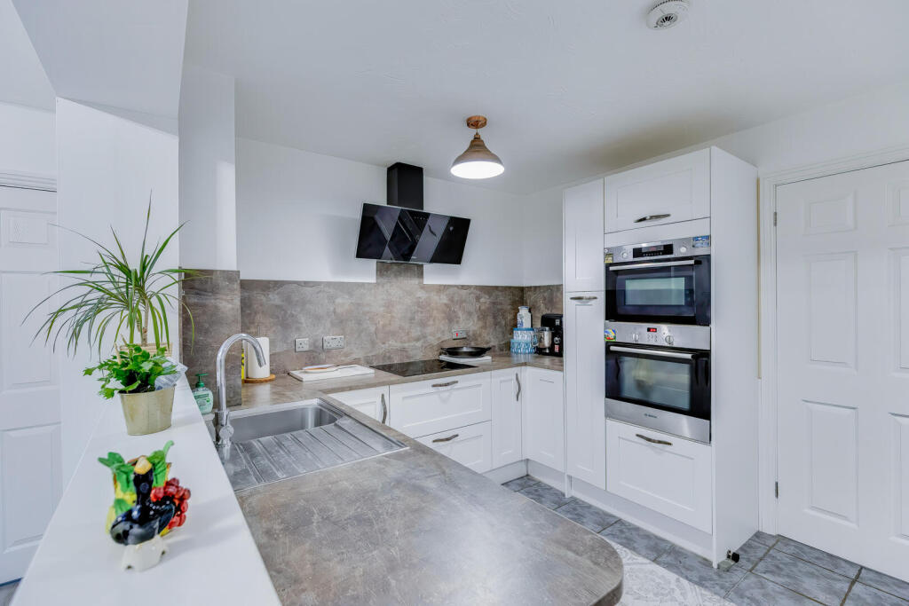 Charnwood Drive, Pontprennau, Cardiff photo 4