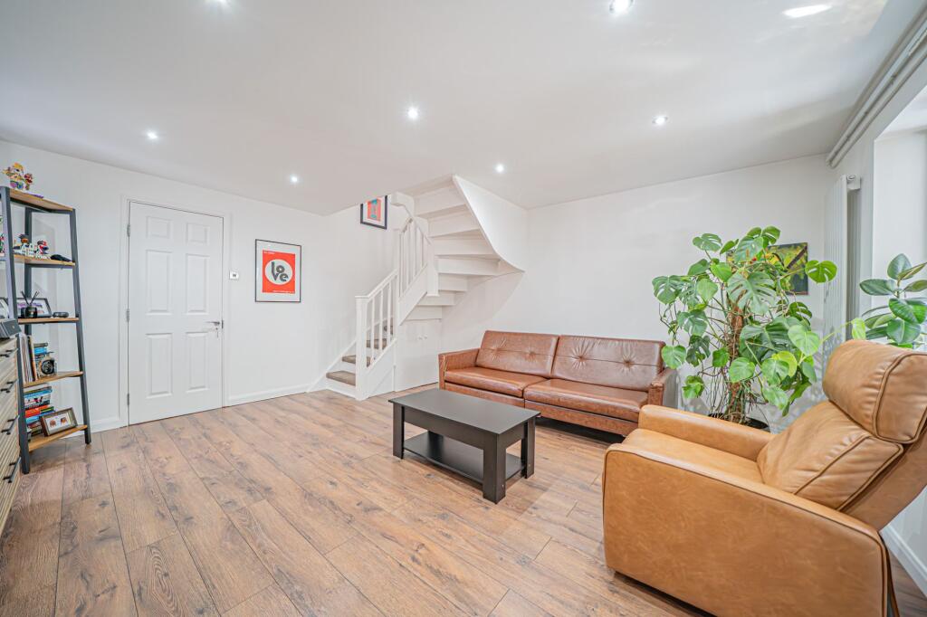 Deanbrook Close, Shirley, B90 photo 4