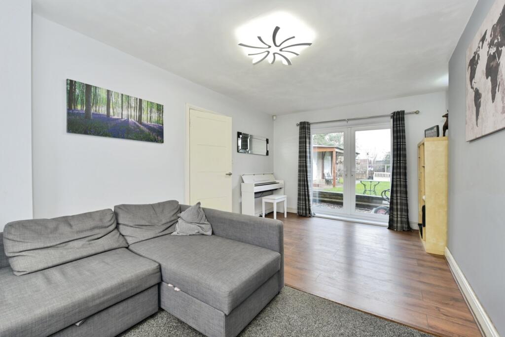 Gloucester Road, Chesterfield, Derbyshire, S41 photo 2