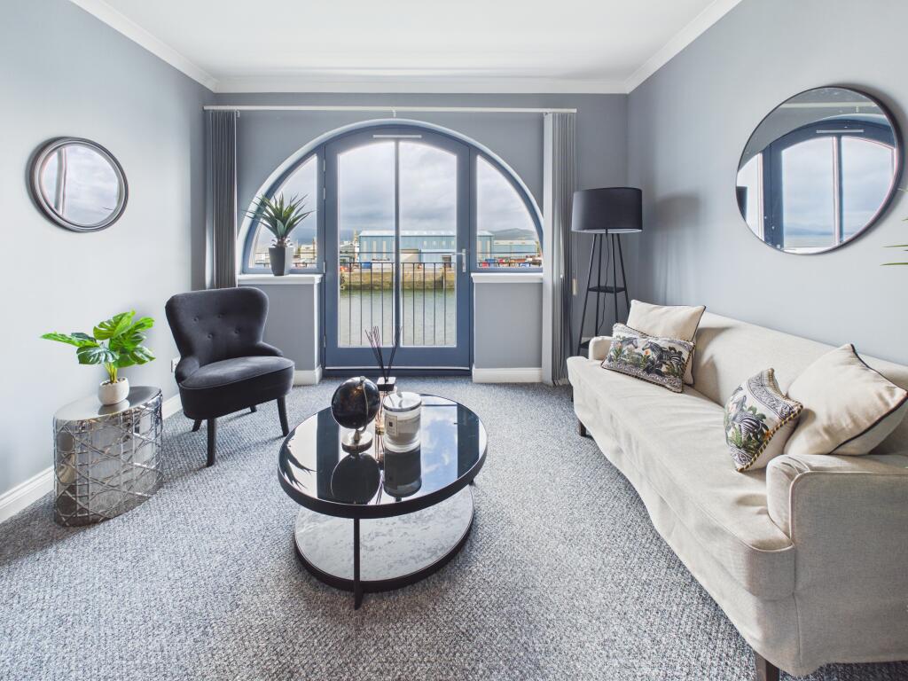 Apartment in Greenock, Ladyburn - View 2