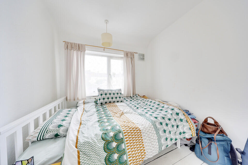 House in Orpington, Poverest, St Mary Cray - More