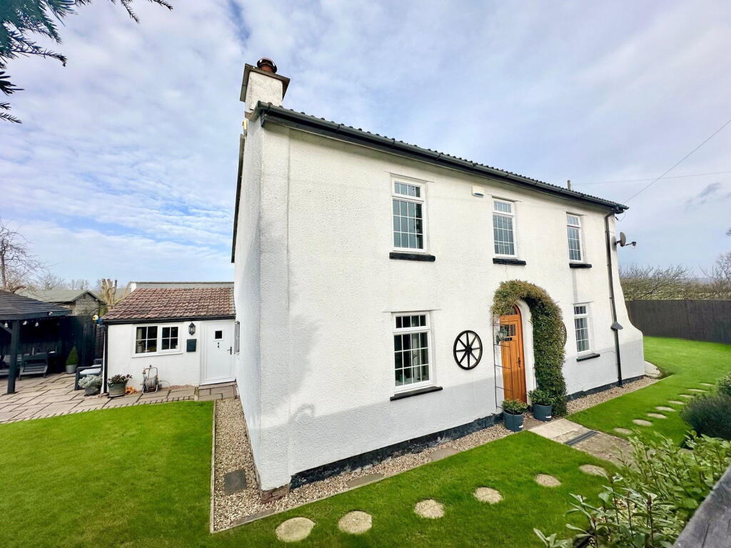 4-bed detached on Tarnock, Axbridge, £480,000