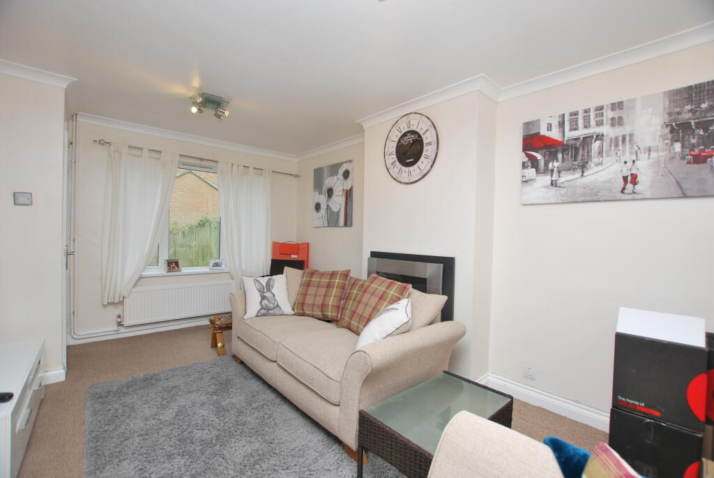 House in Almond Road, Leighton-Linslade - View 4