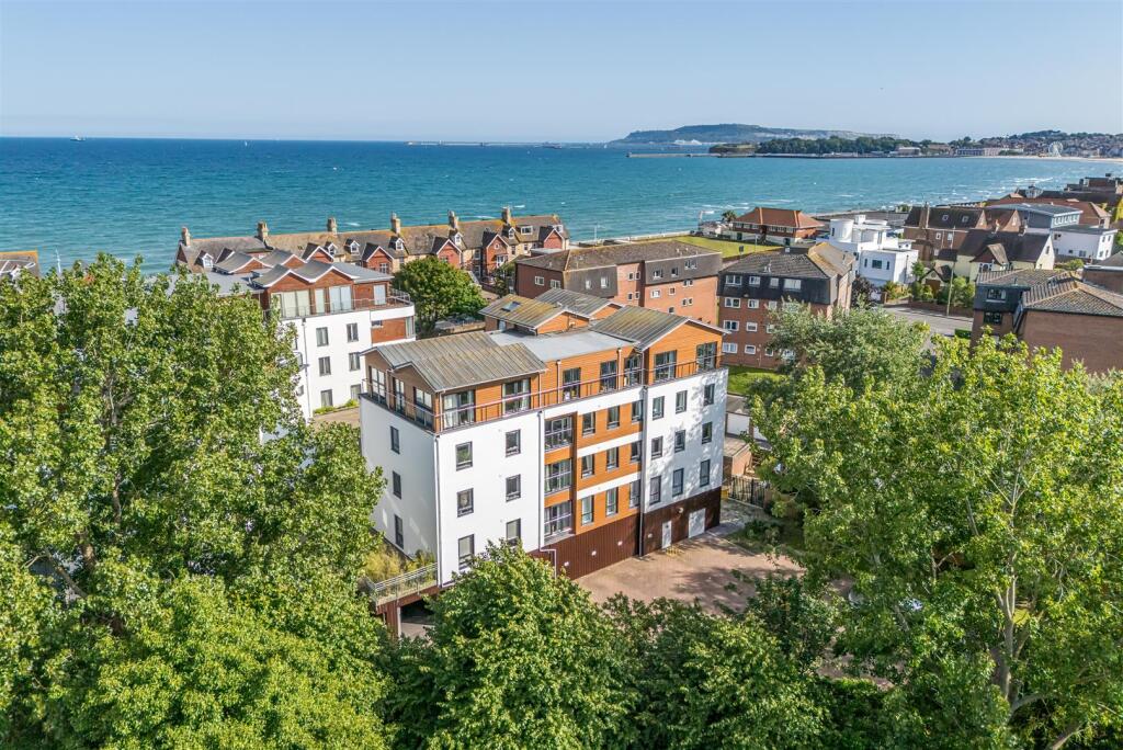 2-bed flat on Greenhill, Weymouth, £230,000