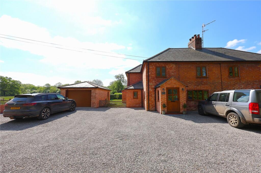 House in Worcester - View 3