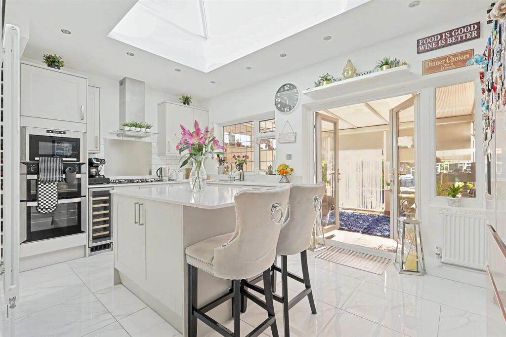 Palmerston Road, Grays photo 3