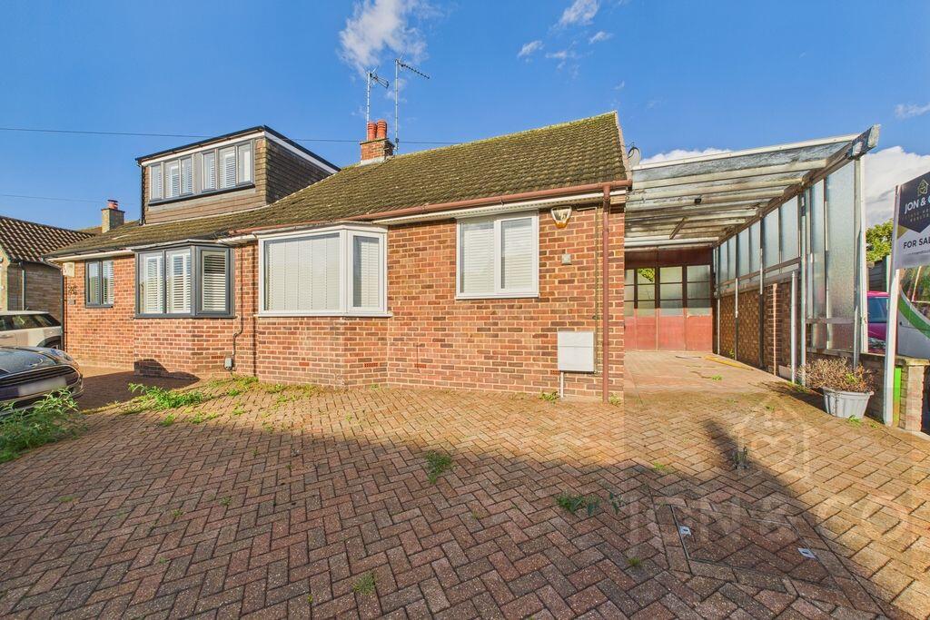 2-bed bungalow on Wentworth Way | Links View | NN2, £229,995