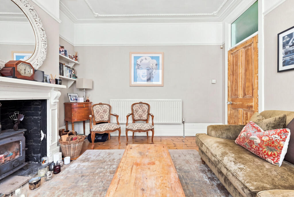 House in Southend-on-Sea - View 4