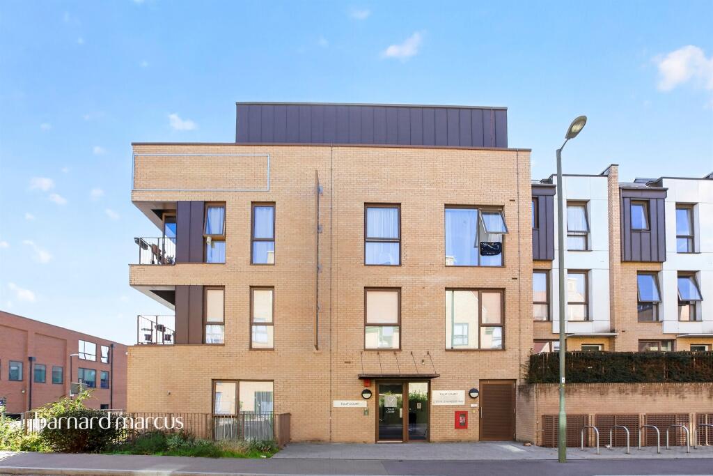 2-bed flat on Royal Engineers Way, London, £500,000