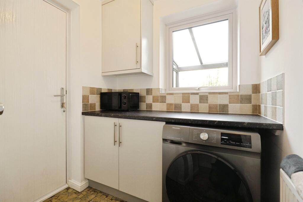 Milton Close, Harrogate photo 4