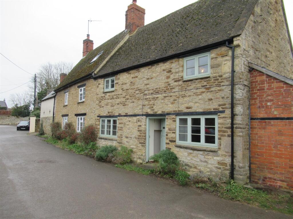 Main image of property: The Square, Greatworth