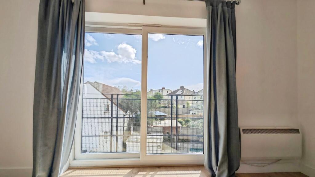 Apartment in Bristol, Fishponds - View 4