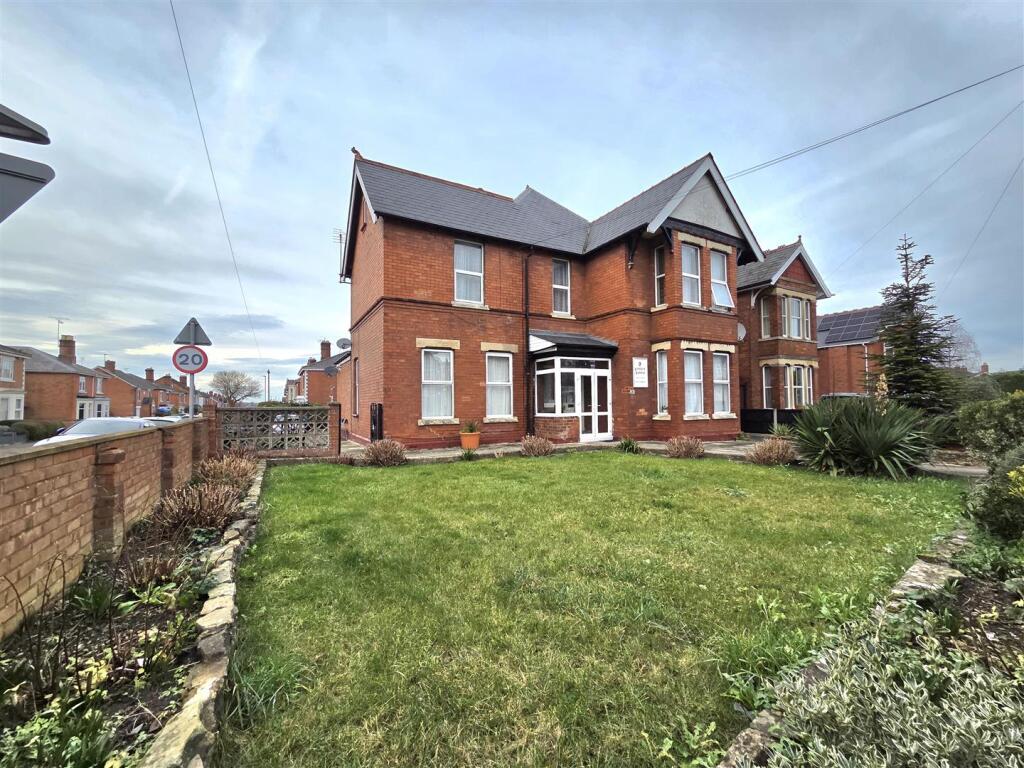 Main image of property: Stroud Road, Gloucester
